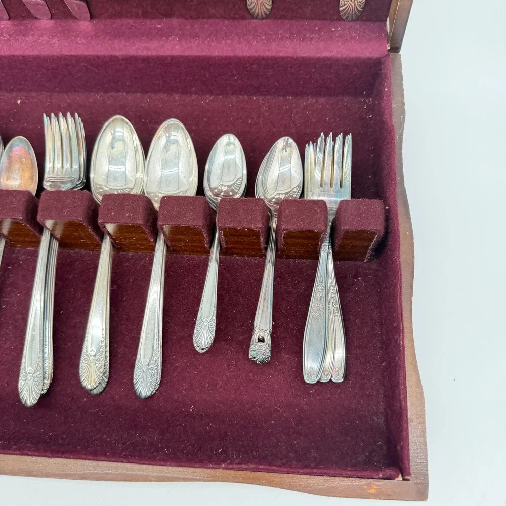 1847 Rogers Bros Adoration Silver Plate Flatware Set 50 Piece with Wood Case